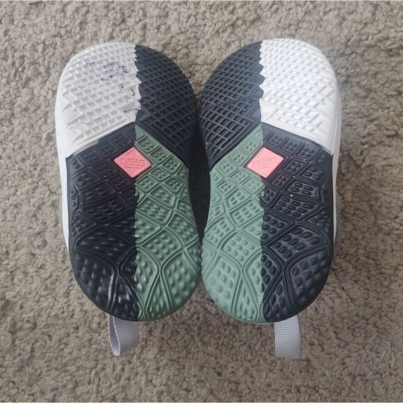 Nike Lebron 18 Space Jam Bugs Vs Marvin Shoes Sz Toddler 4c DJ3762-0052 PREOWNED - Picture 9 of 11